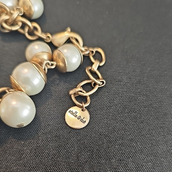 Stella & Dot Gold and White Pearl Bracelet - Picture 2 of 8